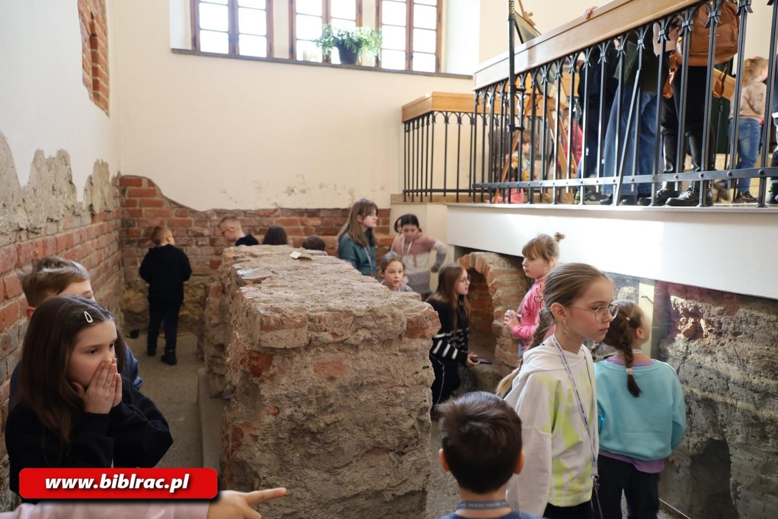 Zdjęcie w galerii na portalu naszraciborz.pl: Królewskie Ferie z biblioteką: wycieczka do Muzeum w Raciborzu wiadomości z regionu