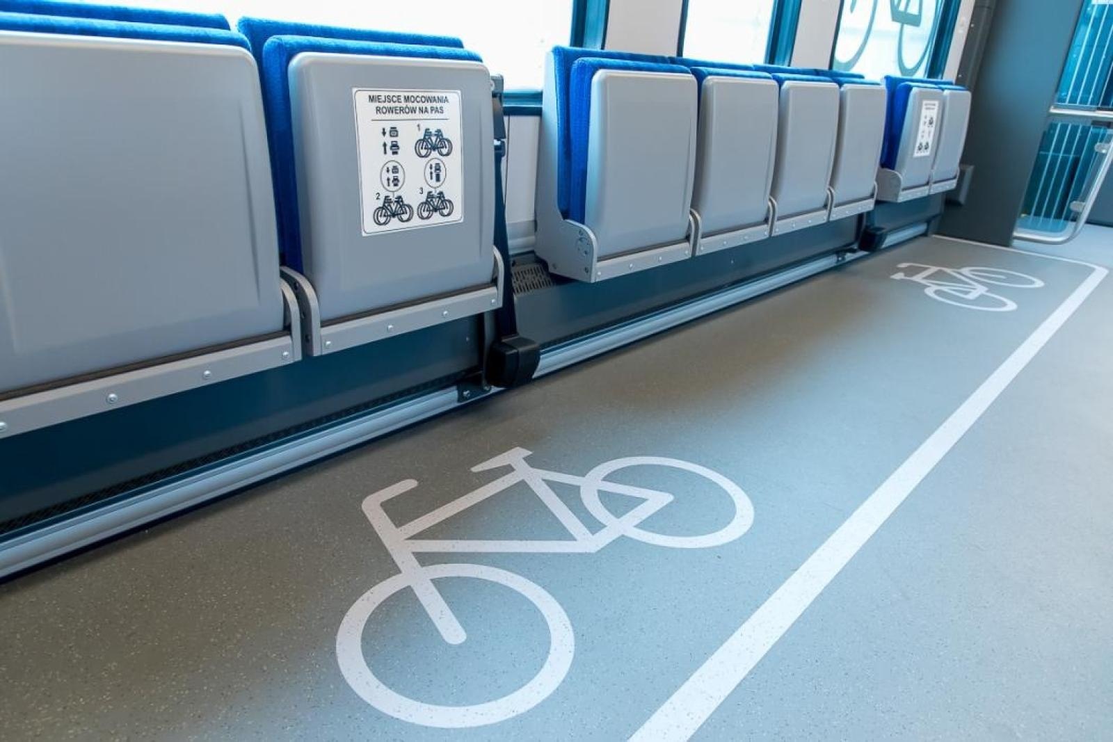 Zdjęcie w galerii na portalu naszraciborz.pl: Impuls 2 - nowoczesny pociąg Kolei Śląskich kursuje na trasie do Raciborza [FOTO] wiadomości z regionu