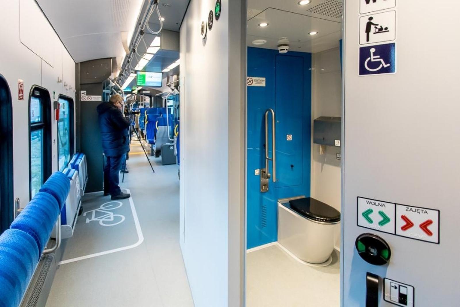 Zdjęcie w galerii na portalu naszraciborz.pl: Impuls 2 - nowoczesny pociąg Kolei Śląskich kursuje na trasie do Raciborza [FOTO] wiadomości z regionu