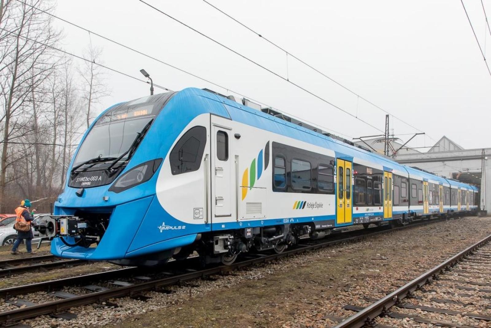 Zdjęcie w galerii na portalu naszraciborz.pl: Impuls 2 - nowoczesny pociąg Kolei Śląskich kursuje na trasie do Raciborza [FOTO] wiadomości z regionu