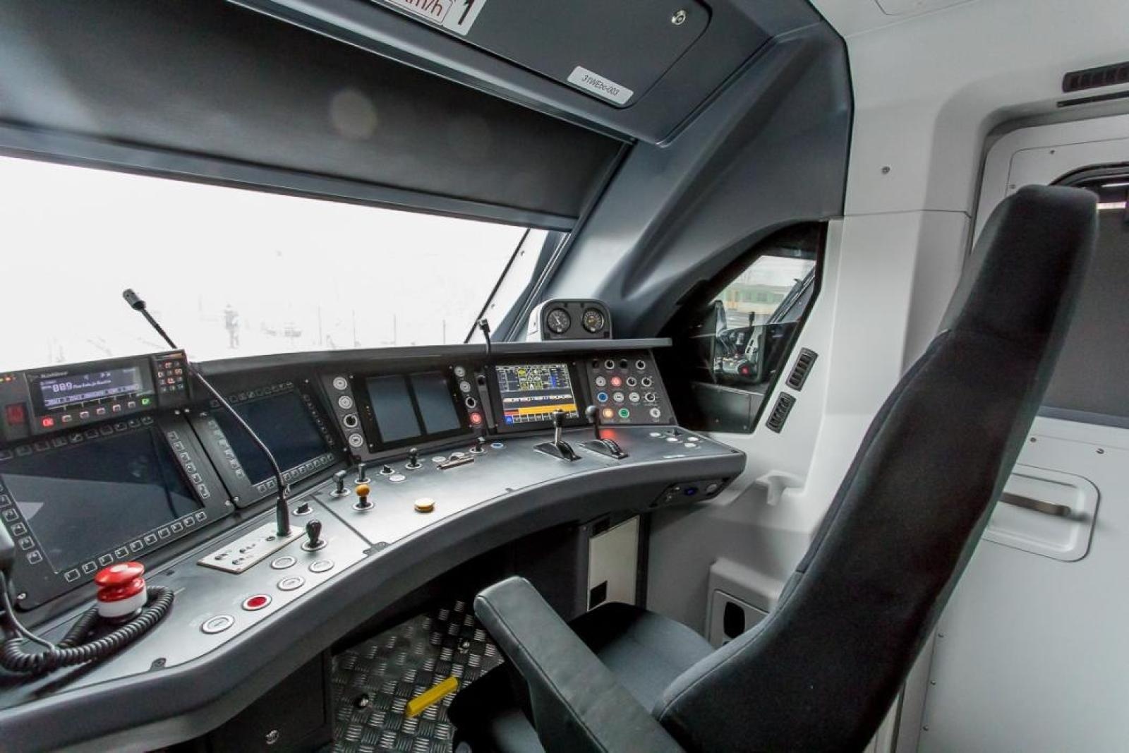 Zdjęcie w galerii na portalu naszraciborz.pl: Impuls 2 - nowoczesny pociąg Kolei Śląskich kursuje na trasie do Raciborza [FOTO] wiadomości z regionu