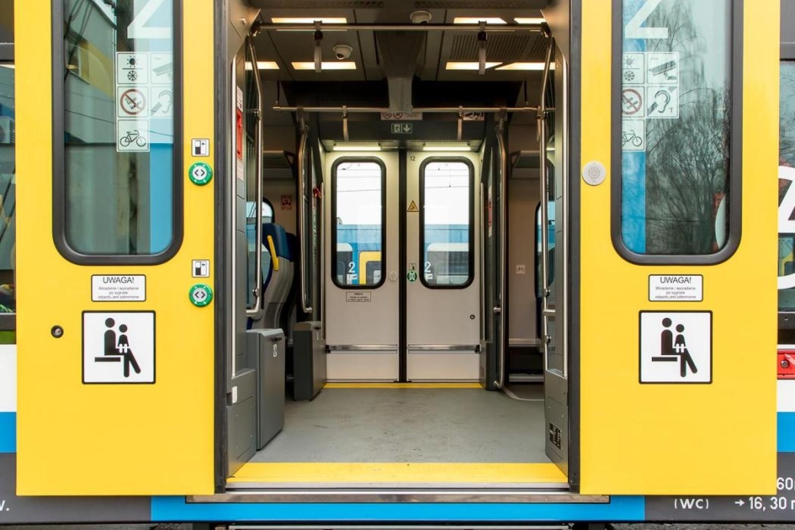 Zdjęcie w galerii na portalu naszraciborz.pl: Impuls 2 - nowoczesny pociąg Kolei Śląskich kursuje na trasie do Raciborza [FOTO] wiadomości z regionu