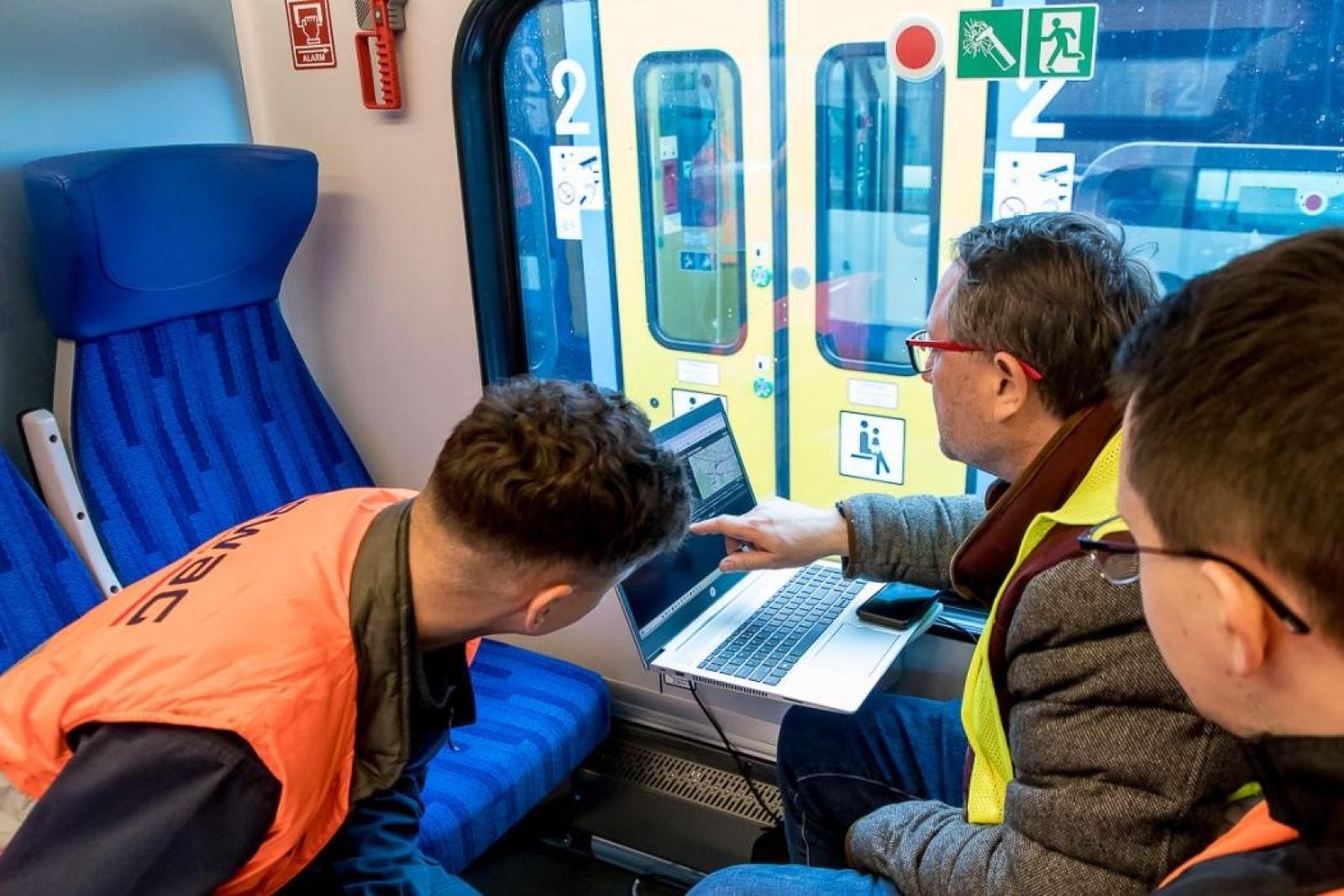 Zdjęcie w galerii na portalu naszraciborz.pl: Impuls 2 - nowoczesny pociąg Kolei Śląskich kursuje na trasie do Raciborza [FOTO] wiadomości z regionu
