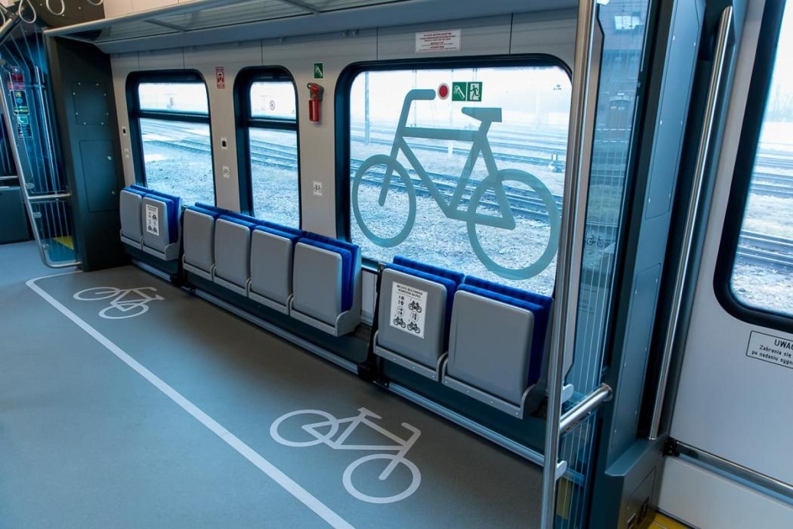 Zdjęcie w galerii na portalu naszraciborz.pl: Impuls 2 - nowoczesny pociąg Kolei Śląskich kursuje na trasie do Raciborza [FOTO] wiadomości z regionu