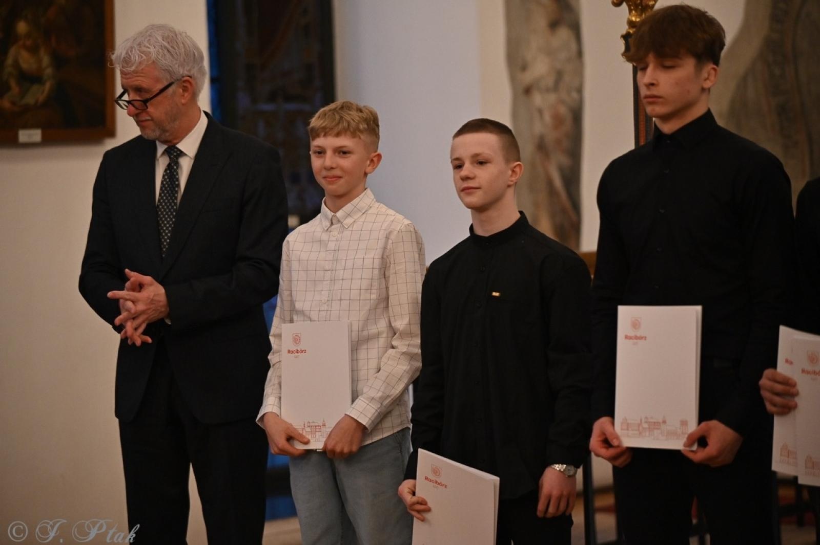 Zdjęcie w galerii na portalu naszraciborz.pl: Najlepsi sportowcy i trenerzy uhonorowani podczas gali w Muzeum wiadomości z regionu