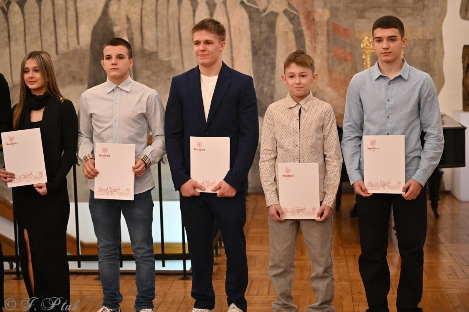 Zdjęcie w galerii na portalu naszraciborz.pl: Najlepsi sportowcy i trenerzy uhonorowani podczas gali w Muzeum wiadomości z regionu