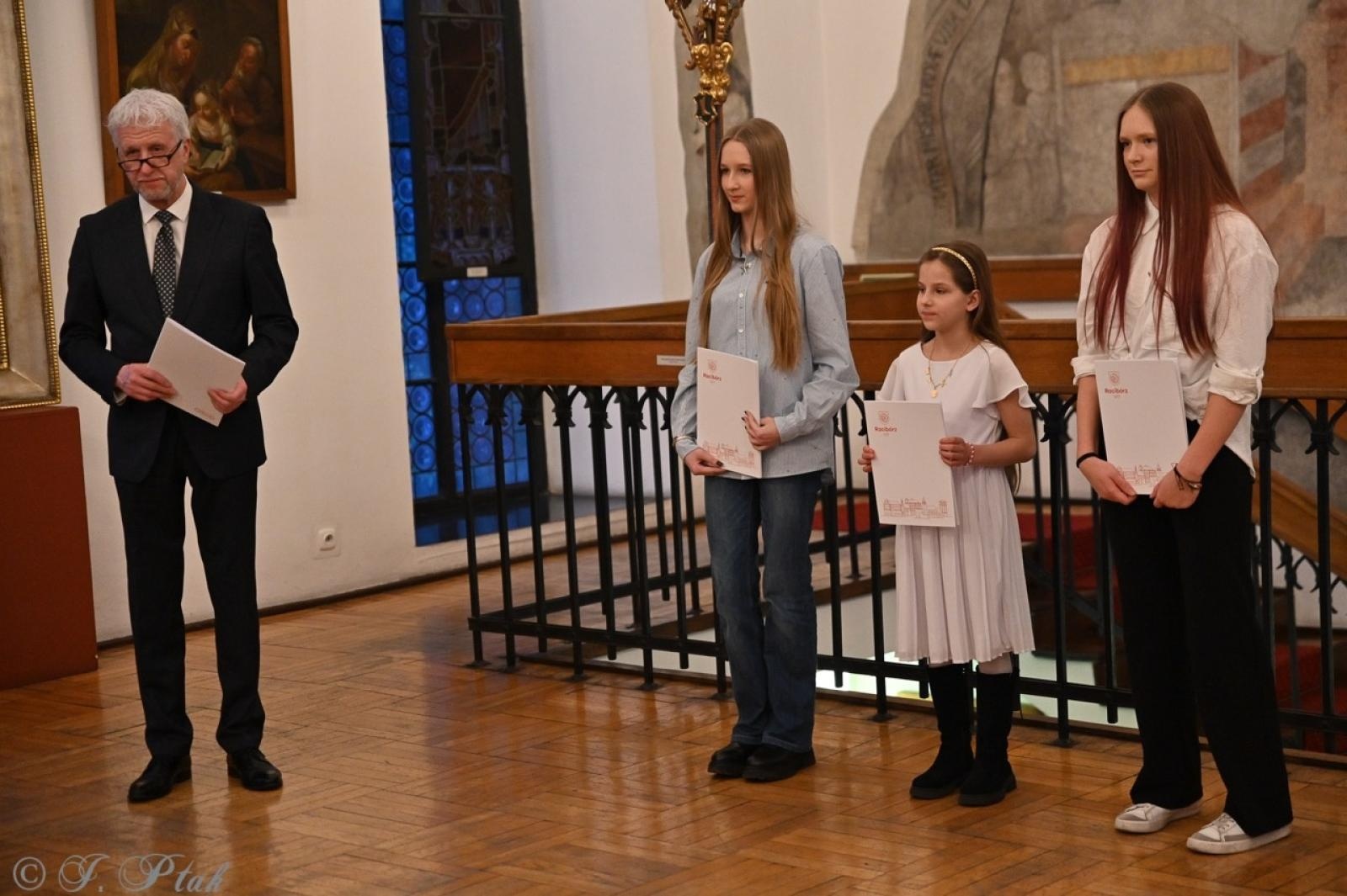 Zdjęcie w galerii na portalu naszraciborz.pl: Najlepsi sportowcy i trenerzy uhonorowani podczas gali w Muzeum wiadomości z regionu