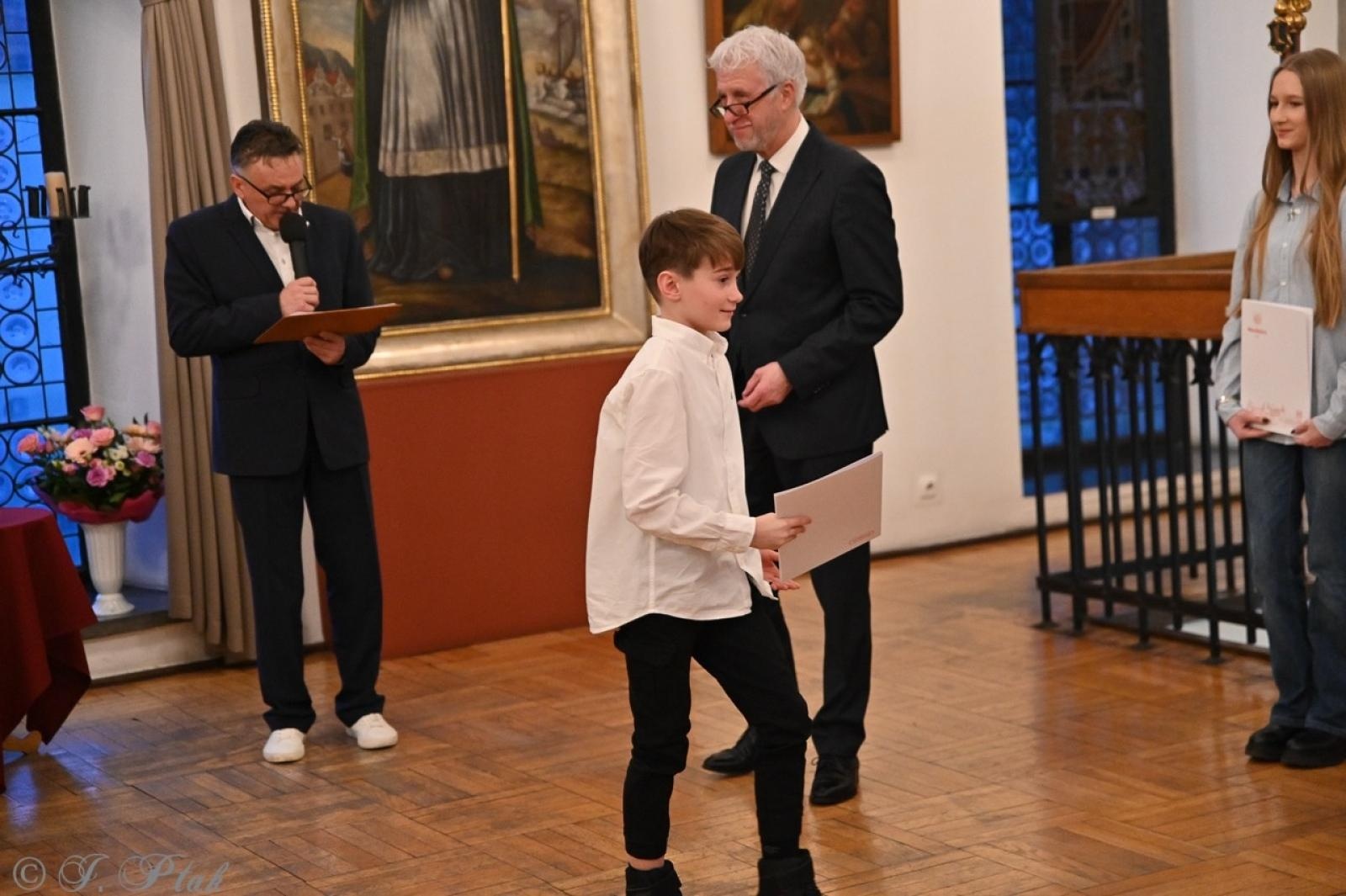 Zdjęcie w galerii na portalu naszraciborz.pl: Najlepsi sportowcy i trenerzy uhonorowani podczas gali w Muzeum wiadomości z regionu