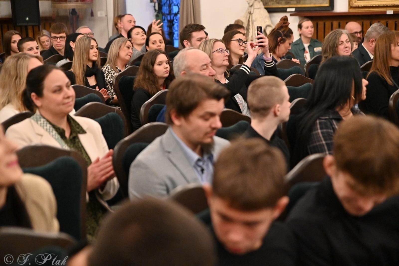 Zdjęcie w galerii na portalu naszraciborz.pl: Najlepsi sportowcy i trenerzy uhonorowani podczas gali w Muzeum wiadomości z regionu