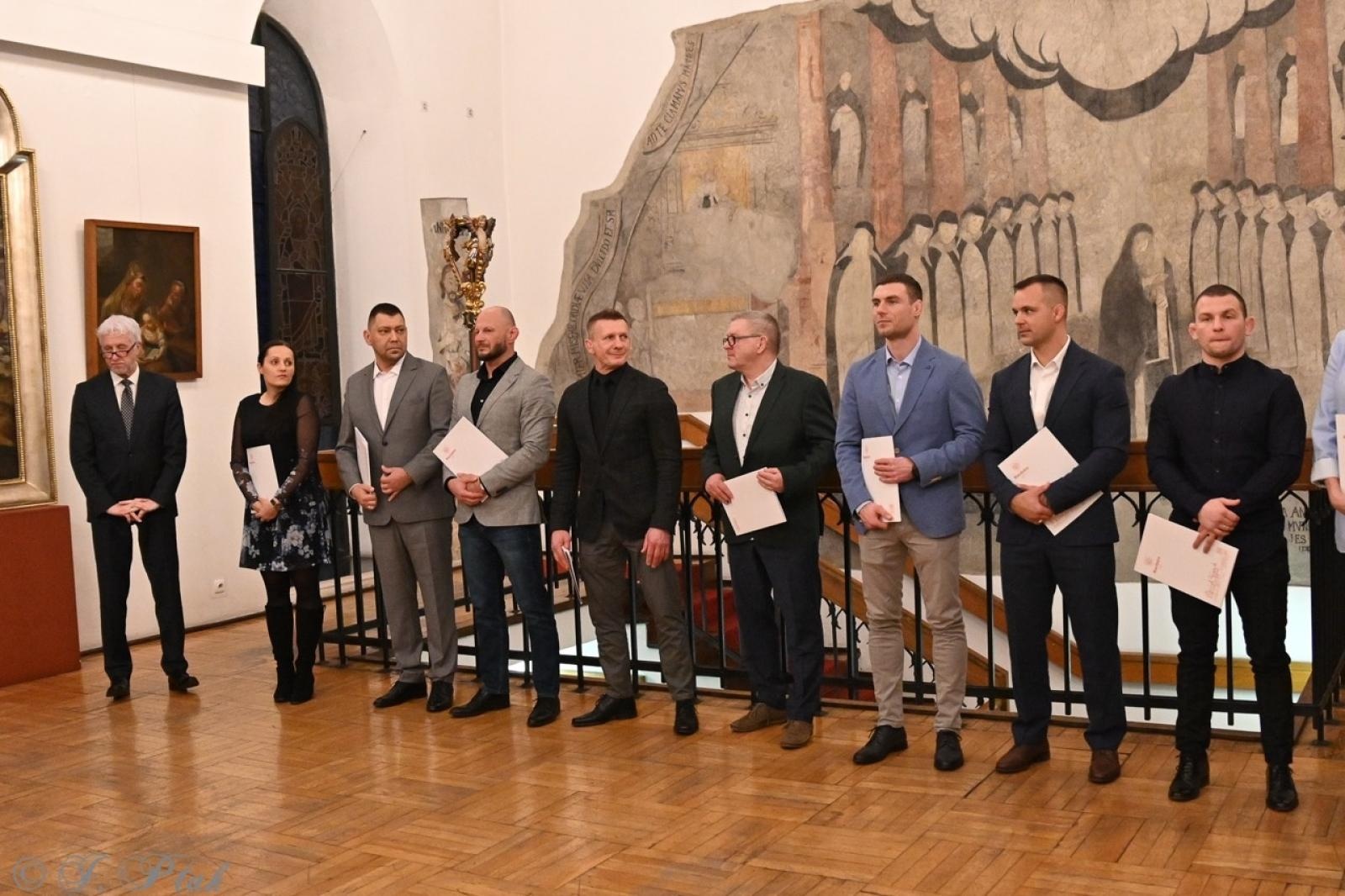 Zdjęcie w galerii na portalu naszraciborz.pl: Najlepsi sportowcy i trenerzy uhonorowani podczas gali w Muzeum wiadomości z regionu