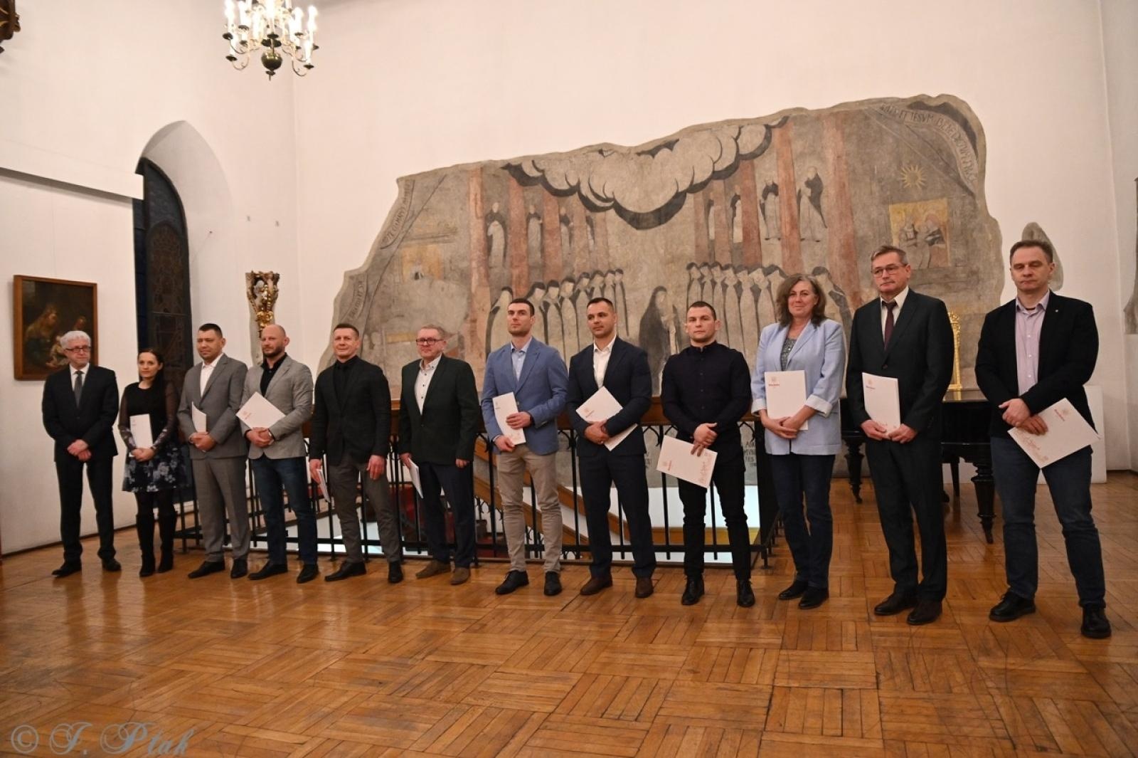 Zdjęcie w galerii na portalu naszraciborz.pl: Najlepsi sportowcy i trenerzy uhonorowani podczas gali w Muzeum wiadomości z regionu