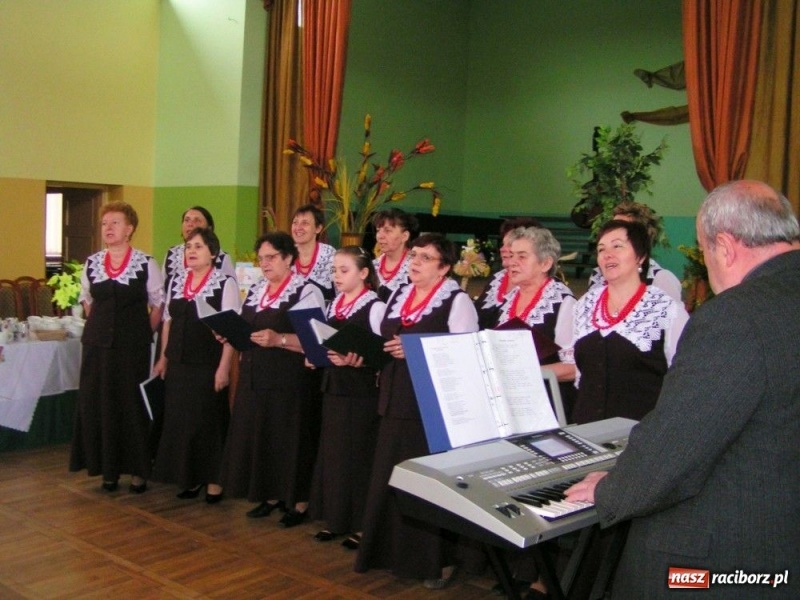 Zdjęcie w galerii na portalu naszraciborz.pl: Kiermasz z Rzuchowiankami w Kobyli wiadomości z regionu