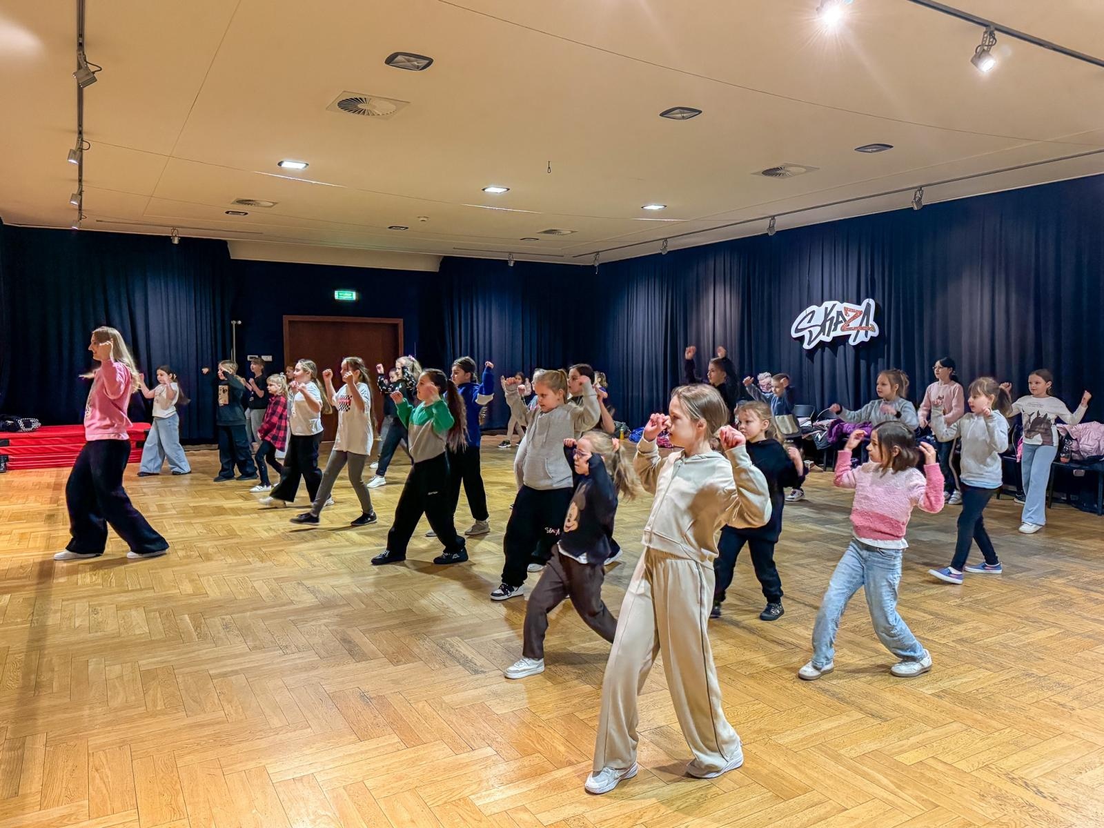 Zdjęcie w galerii na portalu naszraciborz.pl: Twórczy i taneczny pierwszy tydzień ferii z Raciborskim Centrum Kultury wiadomości z regionu