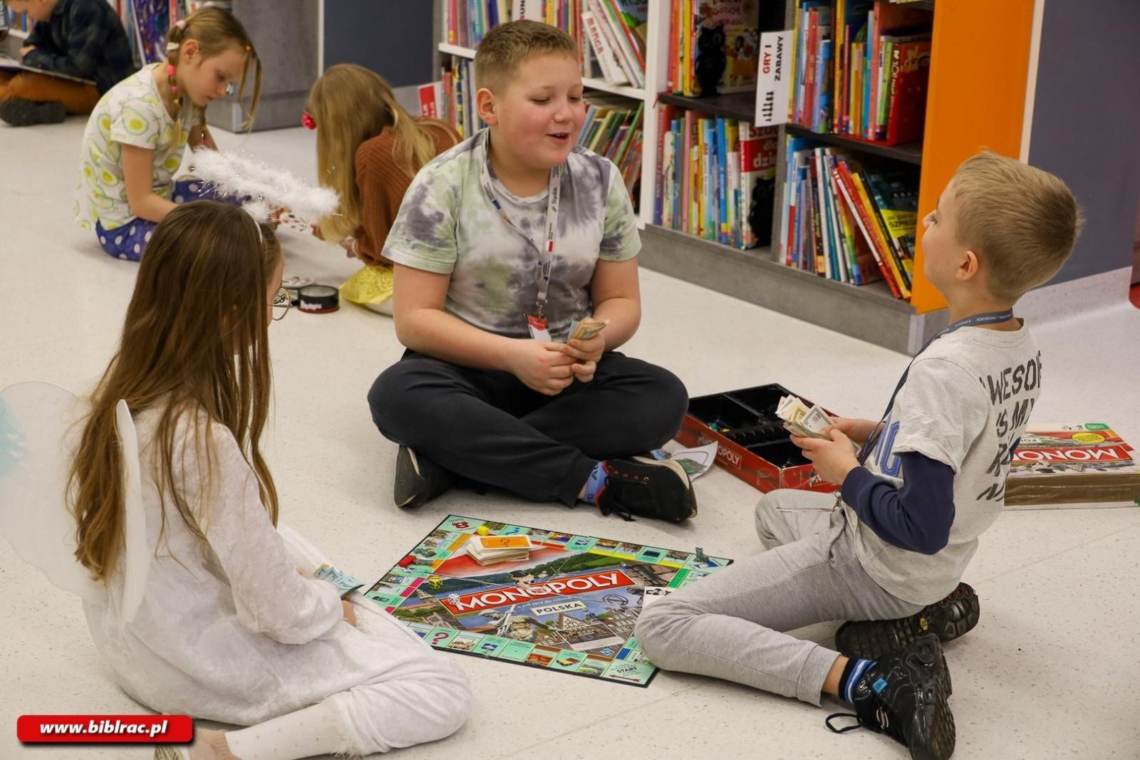 Zdjęcie w galerii na portalu naszraciborz.pl: Bal na Królewskim Dworze - ferie w bibliotece wiadomości z regionu