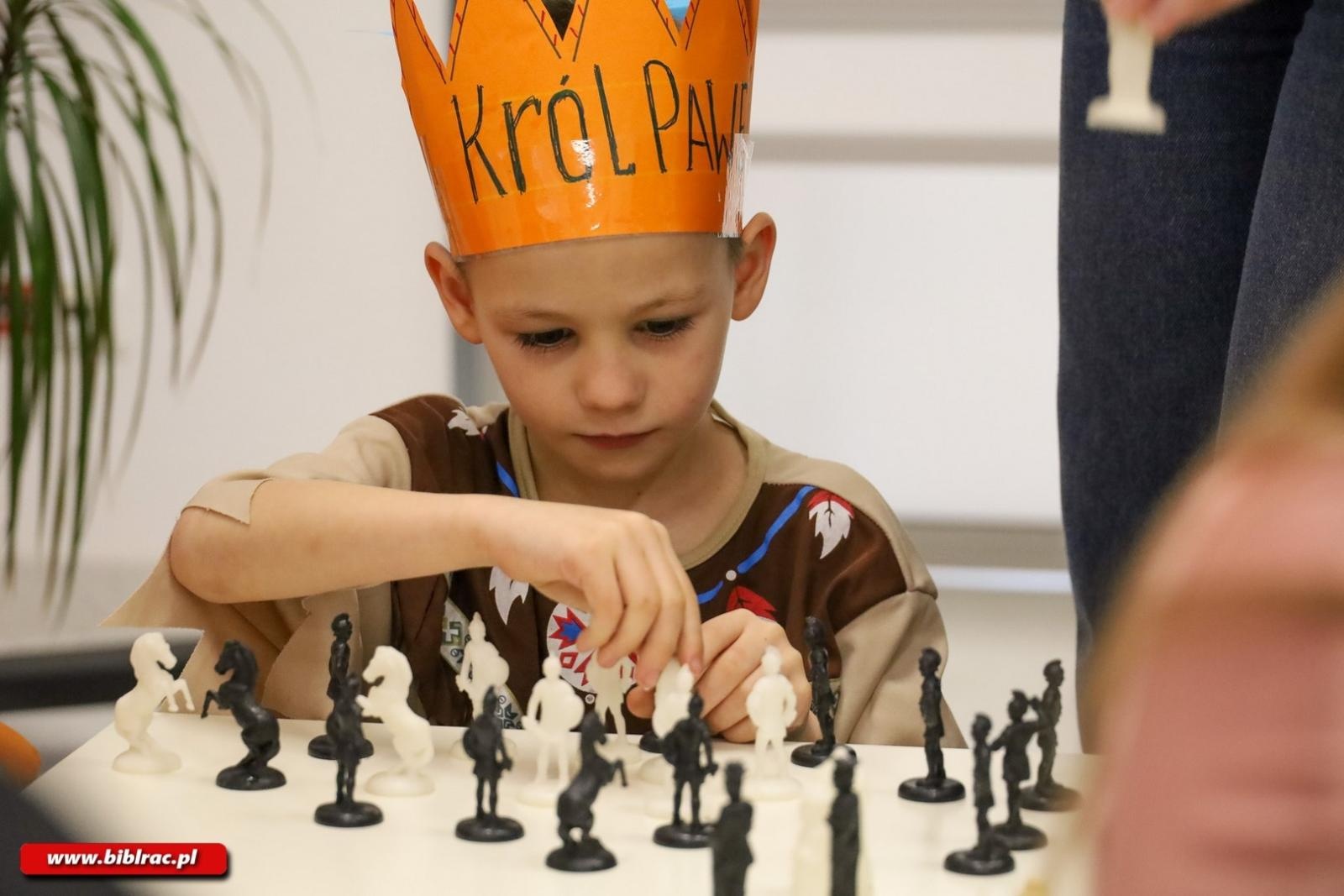 Zdjęcie w galerii na portalu naszraciborz.pl: Bal na Królewskim Dworze - ferie w bibliotece wiadomości z regionu