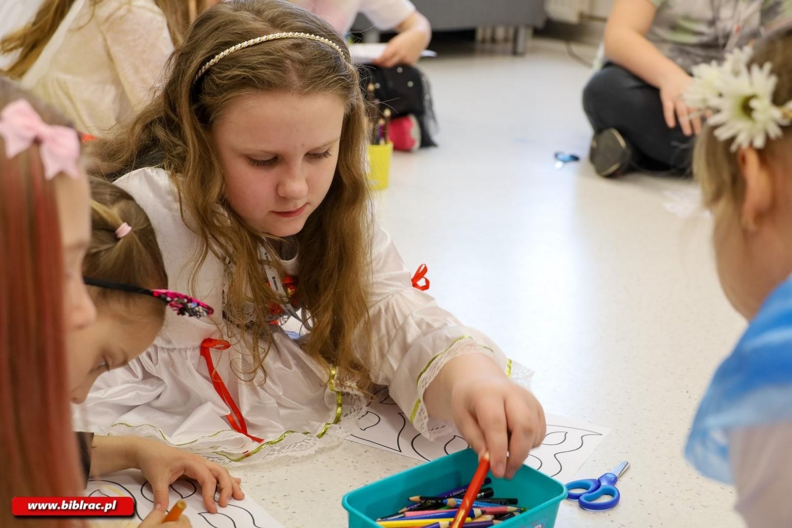 Zdjęcie w galerii na portalu naszraciborz.pl: Bal na Królewskim Dworze - ferie w bibliotece wiadomości z regionu