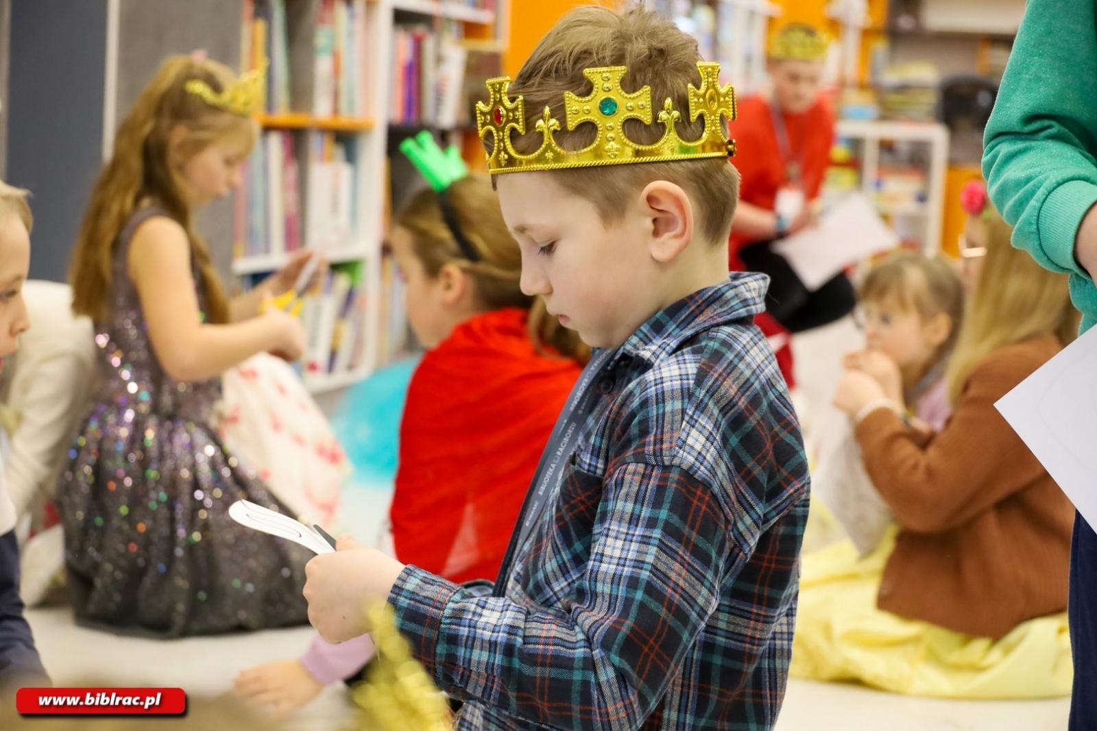 Zdjęcie w galerii na portalu naszraciborz.pl: Bal na Królewskim Dworze - ferie w bibliotece wiadomości z regionu
