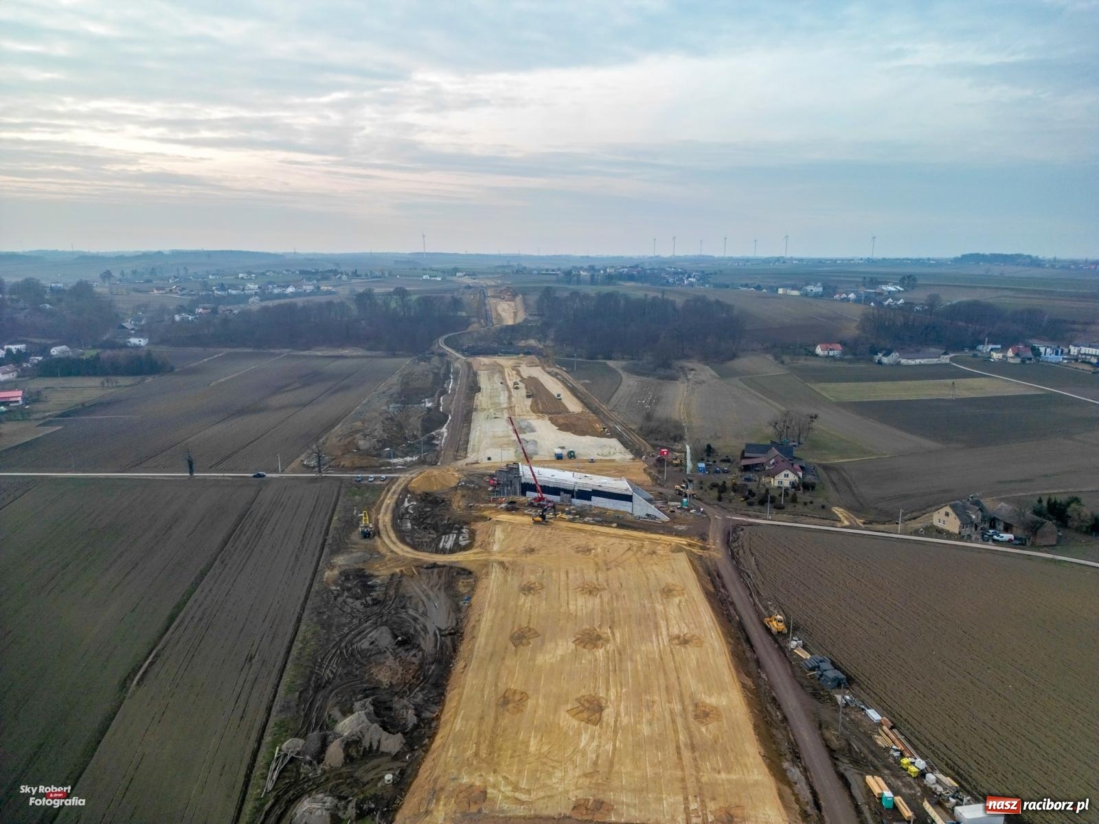Zdjęcie w galerii na portalu naszraciborz.pl: Trwa budowa nowego mostu pod Raciborzem [FOTO LOTNICZE] wiadomości z regionu