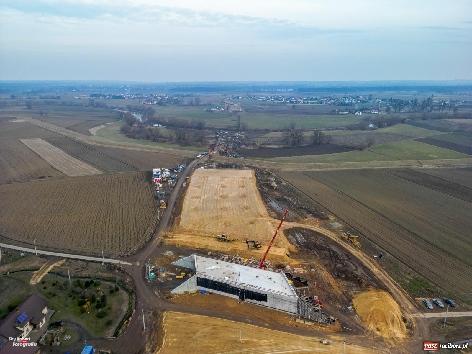 Zdjęcie w galerii na portalu naszraciborz.pl: Trwa budowa nowego mostu pod Raciborzem [FOTO LOTNICZE] wiadomości z regionu