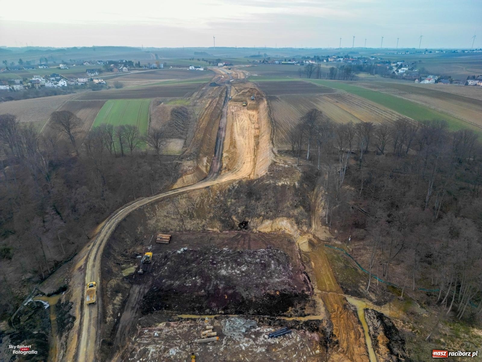 Zdjęcie w galerii na portalu naszraciborz.pl: Trwa budowa nowego mostu pod Raciborzem [FOTO LOTNICZE] wiadomości z regionu