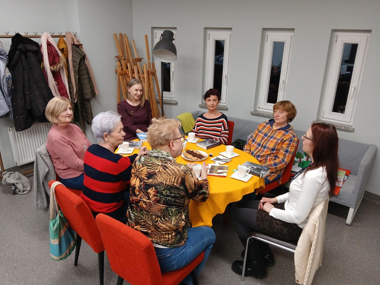 Zdjęcie w galerii na portalu naszraciborz.pl: Na wiosnę… wybierz biblioteczne kluby wiadomości z regionu