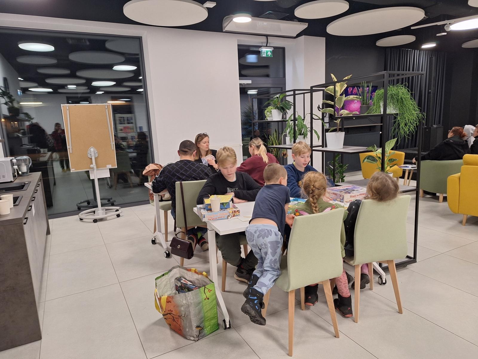 Zdjęcie w galerii na portalu naszraciborz.pl: Na wiosnę… wybierz biblioteczne kluby wiadomości z regionu