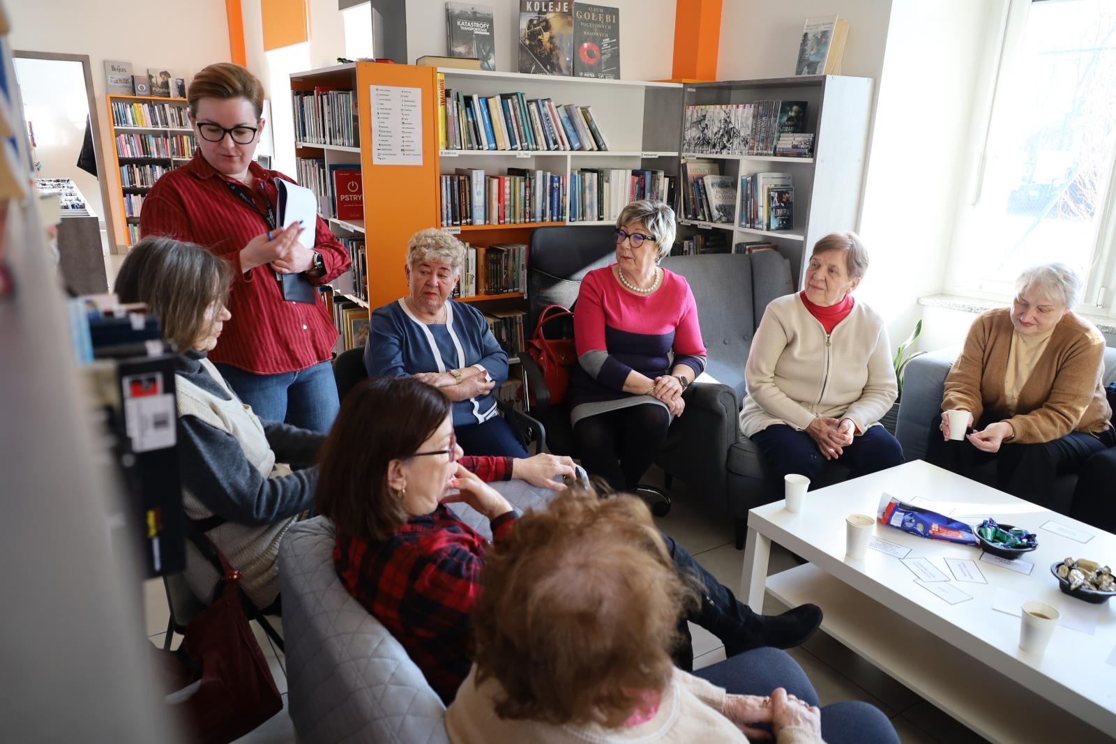 Zdjęcie w galerii na portalu naszraciborz.pl: Na wiosnę… wybierz biblioteczne kluby wiadomości z regionu