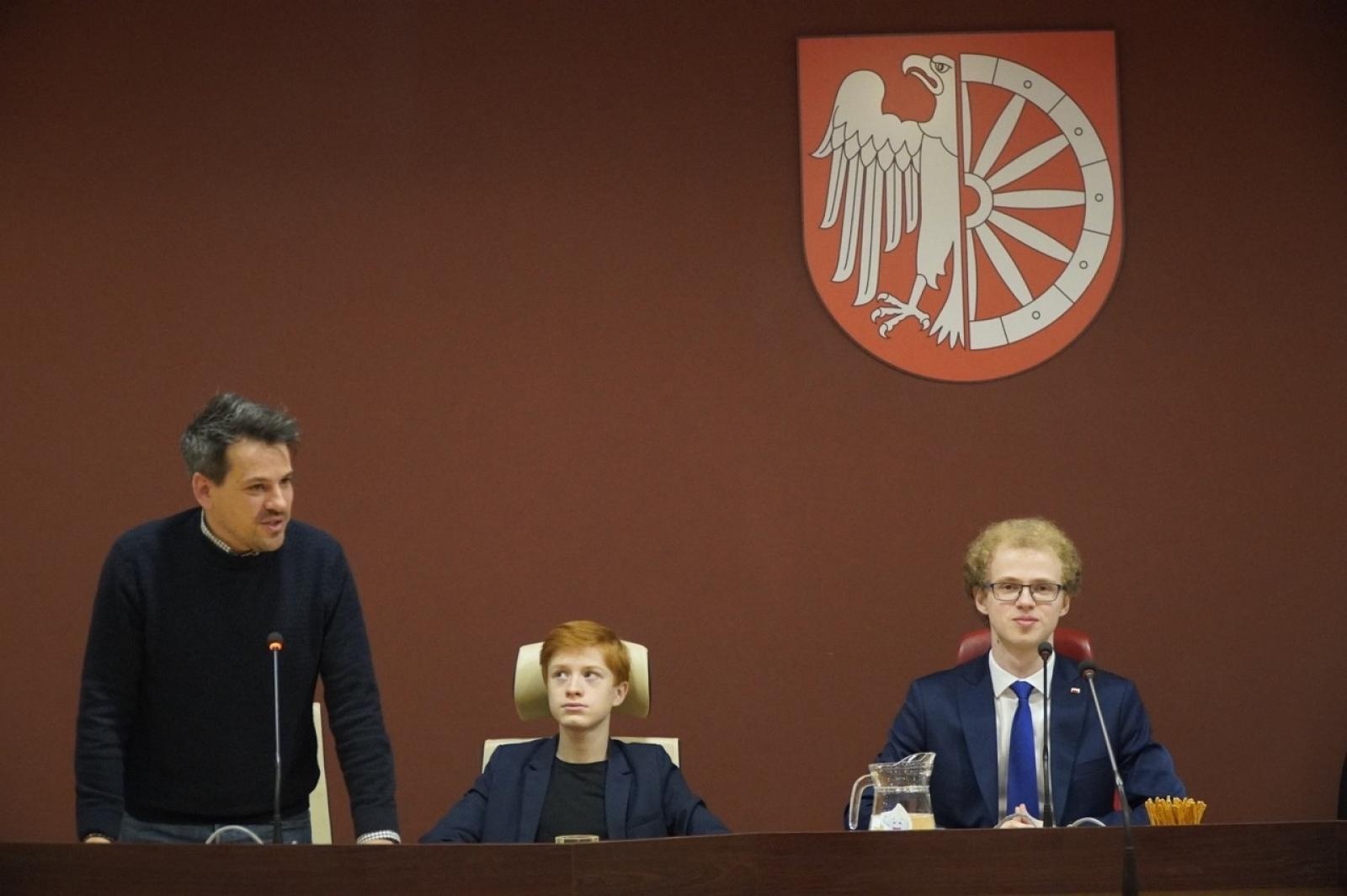 Zdjęcie w galerii na portalu naszraciborz.pl: Młodzieżowe samorządy na jednej scenie – liga uczniowska w Raciborzu wiadomości z regionu