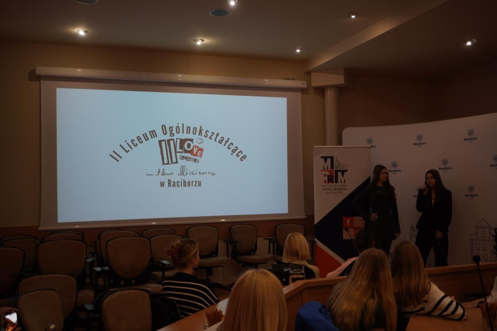 Zdjęcie w galerii na portalu naszraciborz.pl: Młodzieżowe samorządy na jednej scenie – liga uczniowska w Raciborzu wiadomości z regionu