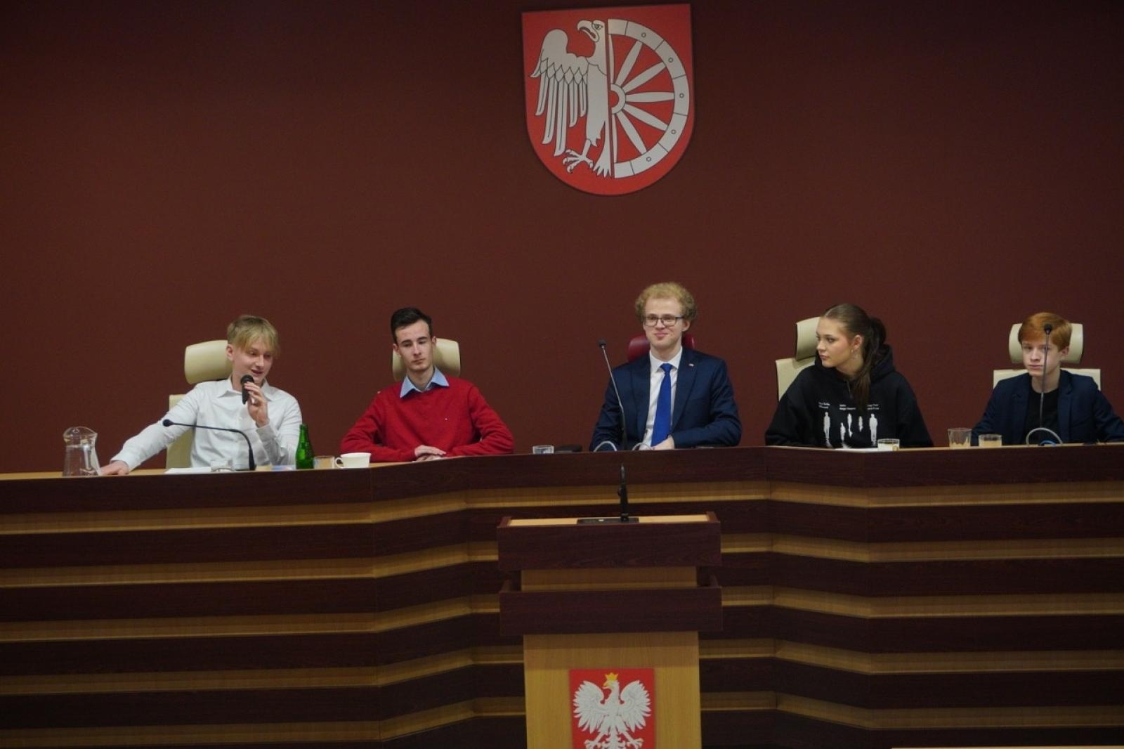 Zdjęcie w galerii na portalu naszraciborz.pl: Młodzieżowe samorządy na jednej scenie – liga uczniowska w Raciborzu wiadomości z regionu