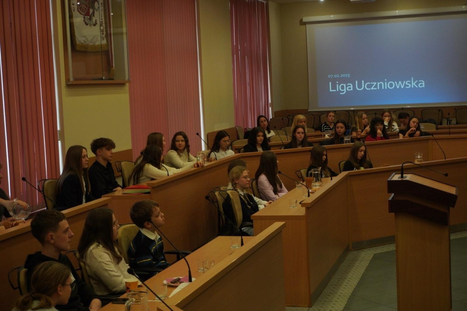 Zdjęcie w galerii na portalu naszraciborz.pl: Młodzieżowe samorządy na jednej scenie – liga uczniowska w Raciborzu wiadomości z regionu