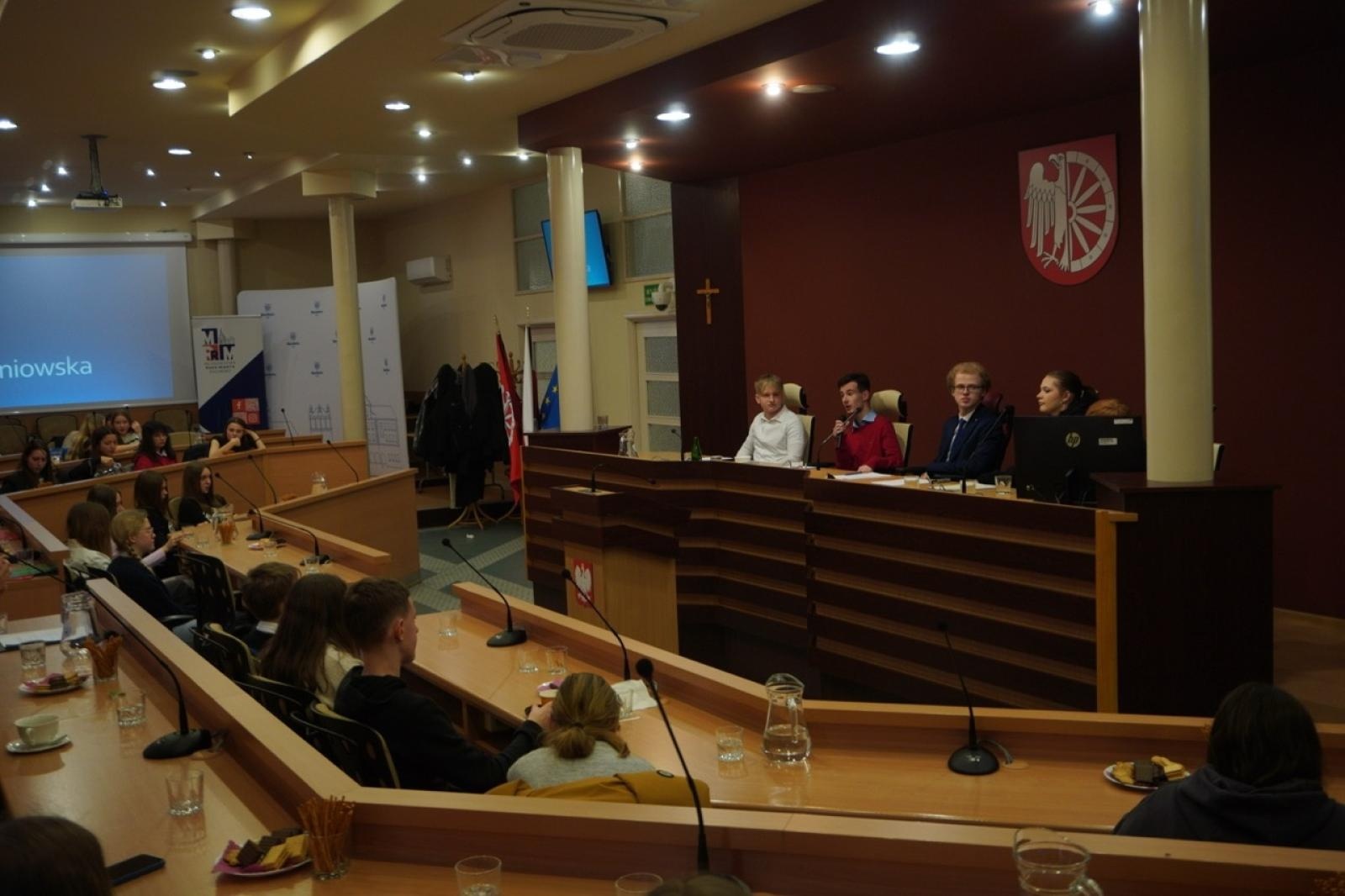Zdjęcie w galerii na portalu naszraciborz.pl: Młodzieżowe samorządy na jednej scenie – liga uczniowska w Raciborzu wiadomości z regionu
