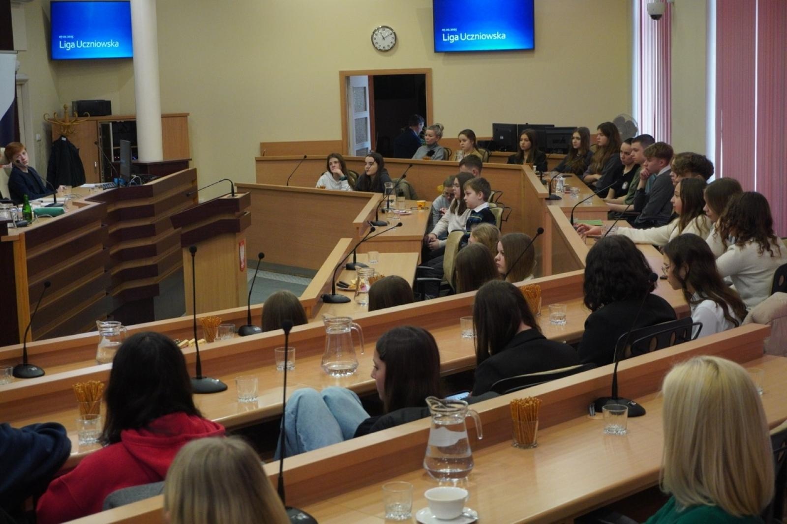 Zdjęcie w galerii na portalu naszraciborz.pl: Młodzieżowe samorządy na jednej scenie – liga uczniowska w Raciborzu wiadomości z regionu
