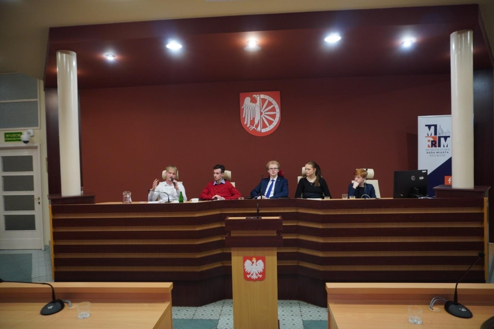 Zdjęcie w galerii na portalu naszraciborz.pl: Młodzieżowe samorządy na jednej scenie – liga uczniowska w Raciborzu wiadomości z regionu