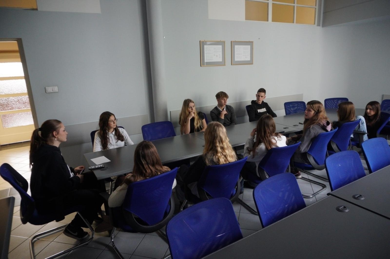 Zdjęcie w galerii na portalu naszraciborz.pl: Młodzieżowe samorządy na jednej scenie – liga uczniowska w Raciborzu wiadomości z regionu