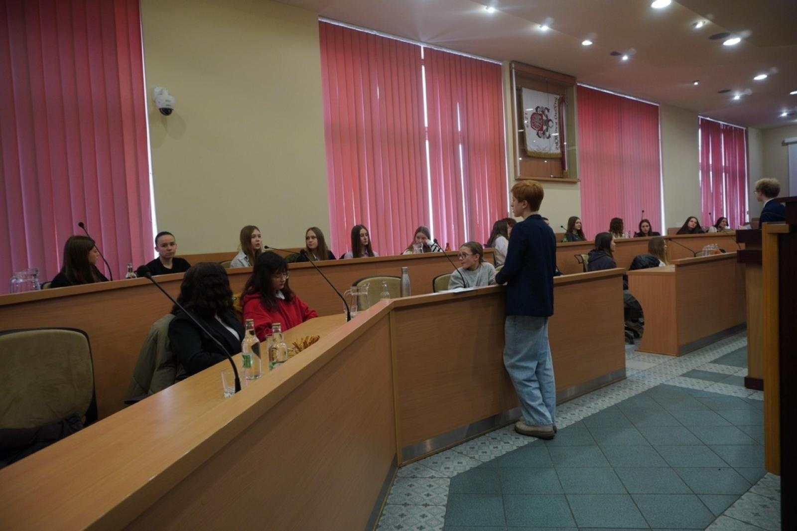 Zdjęcie w galerii na portalu naszraciborz.pl: Młodzieżowe samorządy na jednej scenie – liga uczniowska w Raciborzu wiadomości z regionu