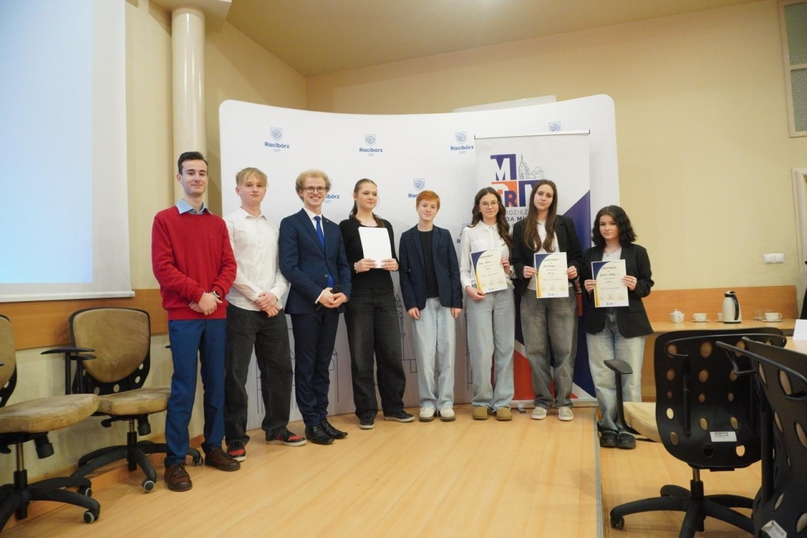 Zdjęcie w galerii na portalu naszraciborz.pl: Młodzieżowe samorządy na jednej scenie – liga uczniowska w Raciborzu wiadomości z regionu