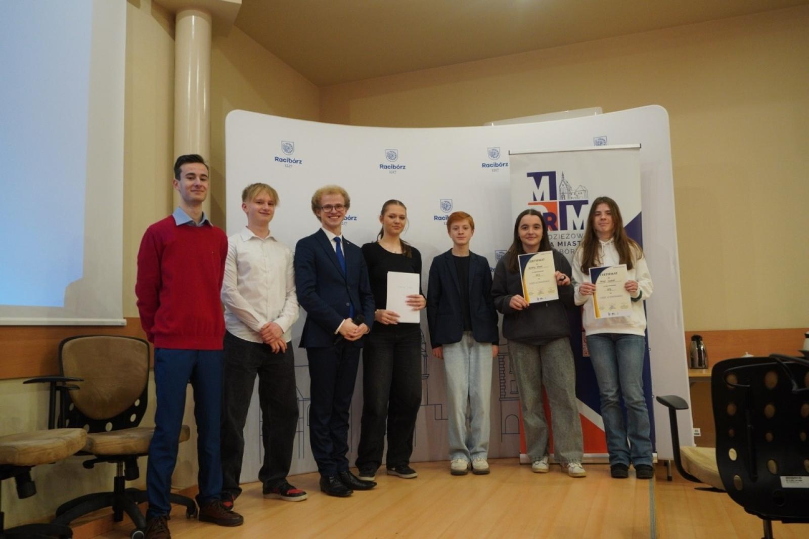 Zdjęcie w galerii na portalu naszraciborz.pl: Młodzieżowe samorządy na jednej scenie – liga uczniowska w Raciborzu wiadomości z regionu