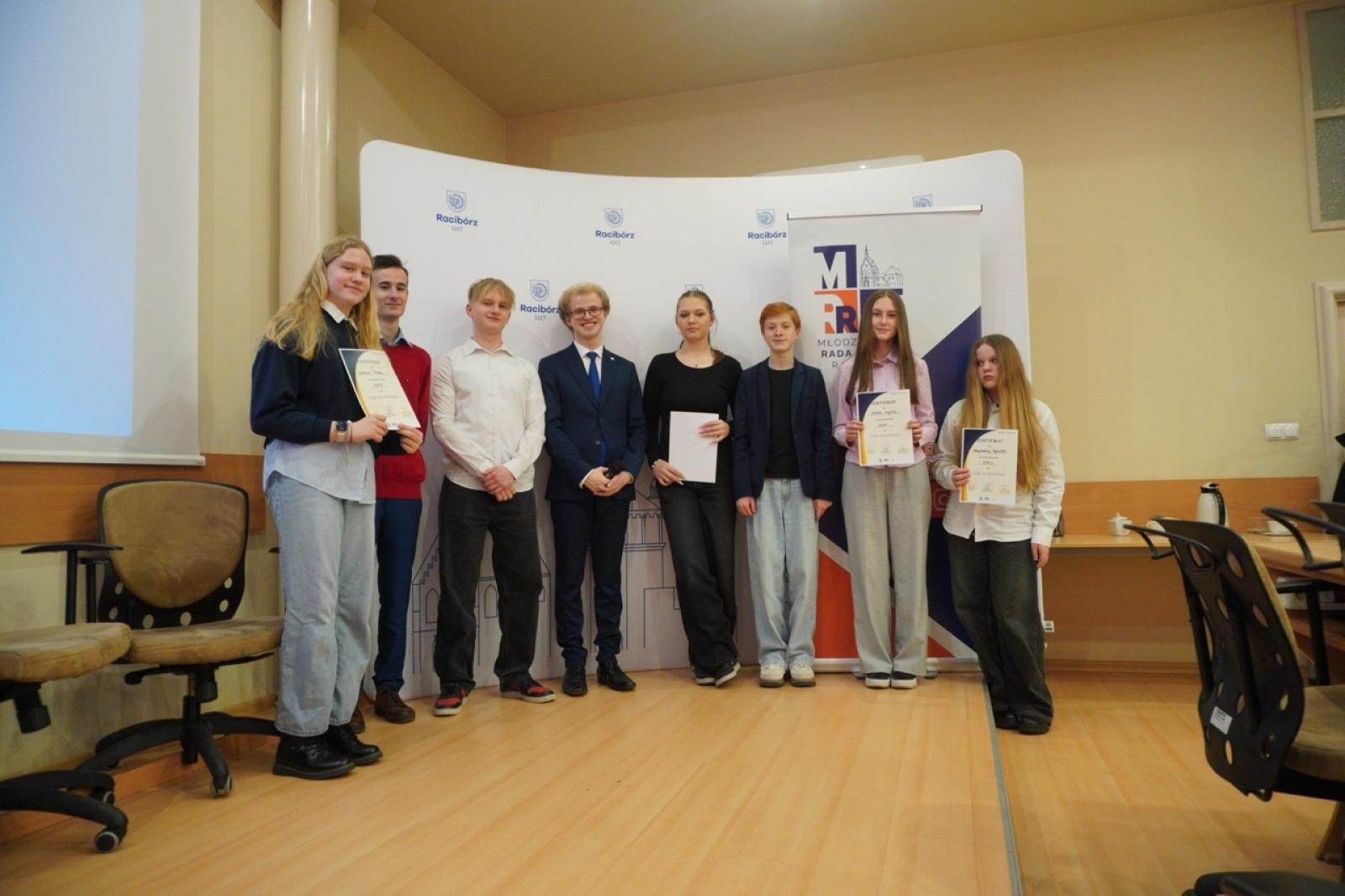 Zdjęcie w galerii na portalu naszraciborz.pl: Młodzieżowe samorządy na jednej scenie – liga uczniowska w Raciborzu wiadomości z regionu