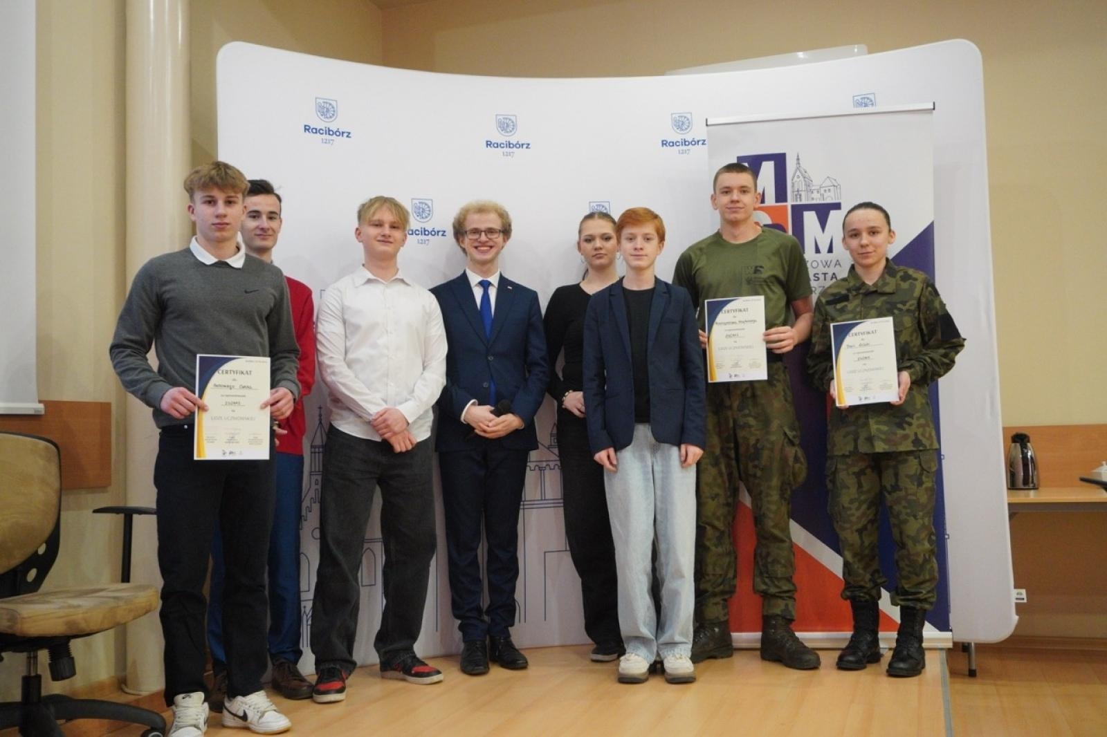 Zdjęcie w galerii na portalu naszraciborz.pl: Młodzieżowe samorządy na jednej scenie – liga uczniowska w Raciborzu wiadomości z regionu