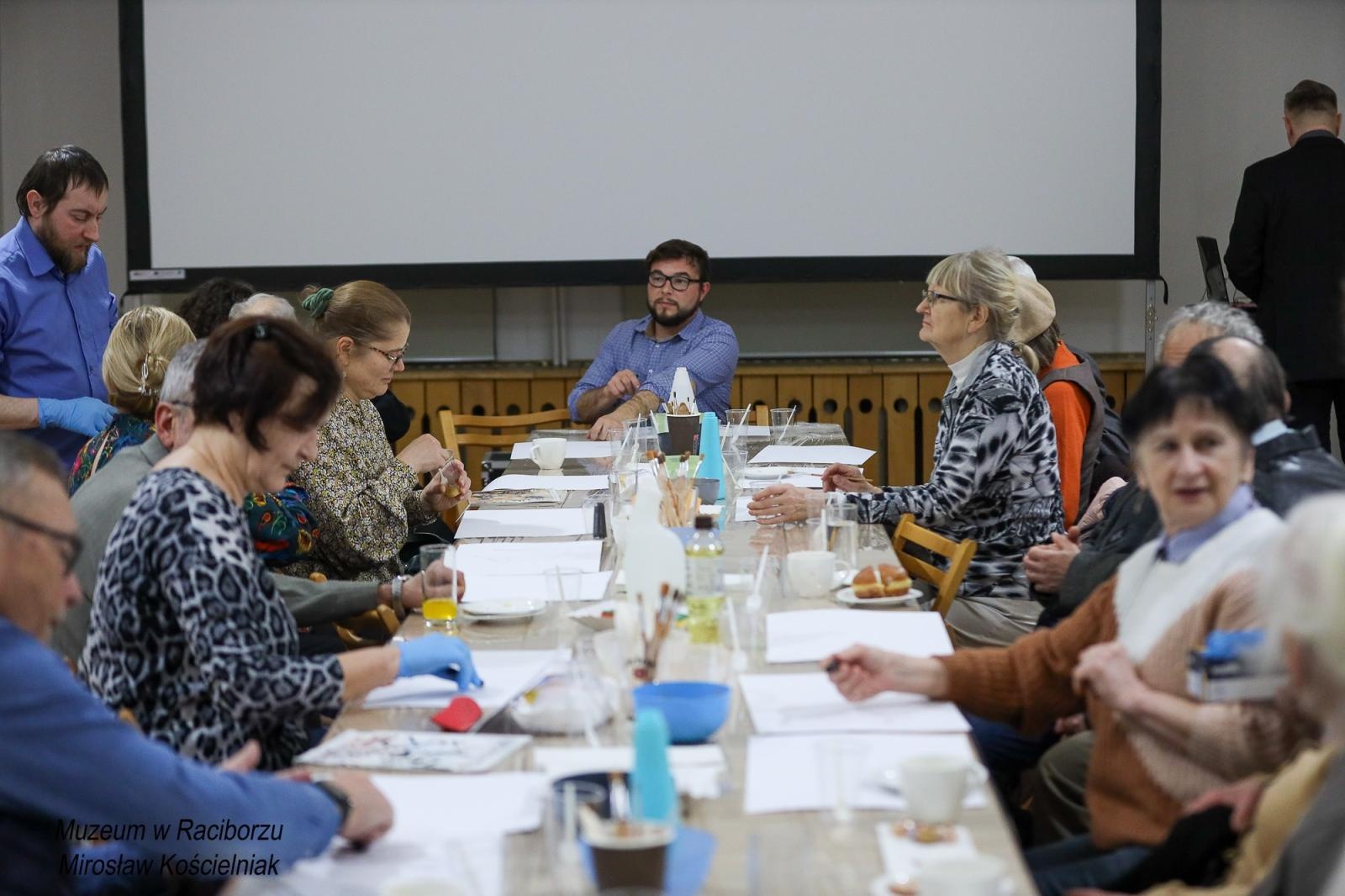 Zdjęcie w galerii na portalu naszraciborz.pl: Spotkanie z zabytkami: paleolityczna sztuka naskalna wiadomości z regionu