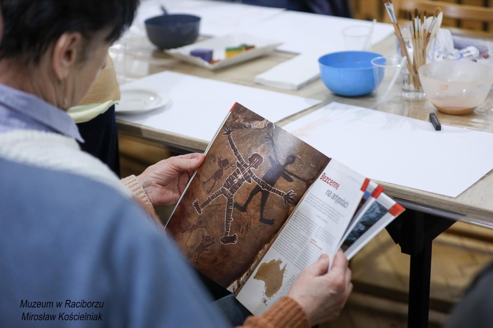 Zdjęcie w galerii na portalu naszraciborz.pl: Spotkanie z zabytkami: paleolityczna sztuka naskalna wiadomości z regionu