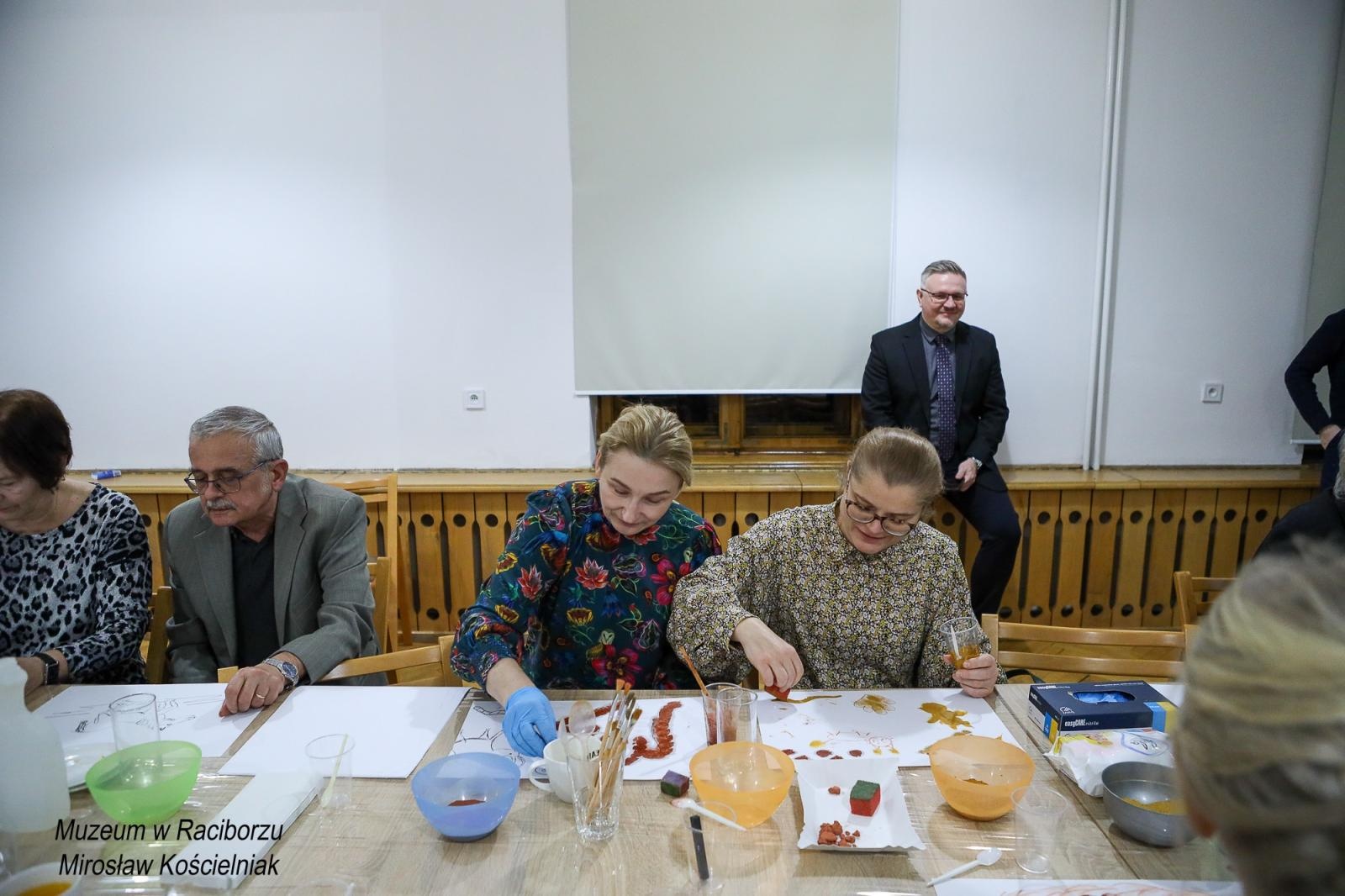 Zdjęcie w galerii na portalu naszraciborz.pl: Spotkanie z zabytkami: paleolityczna sztuka naskalna wiadomości z regionu