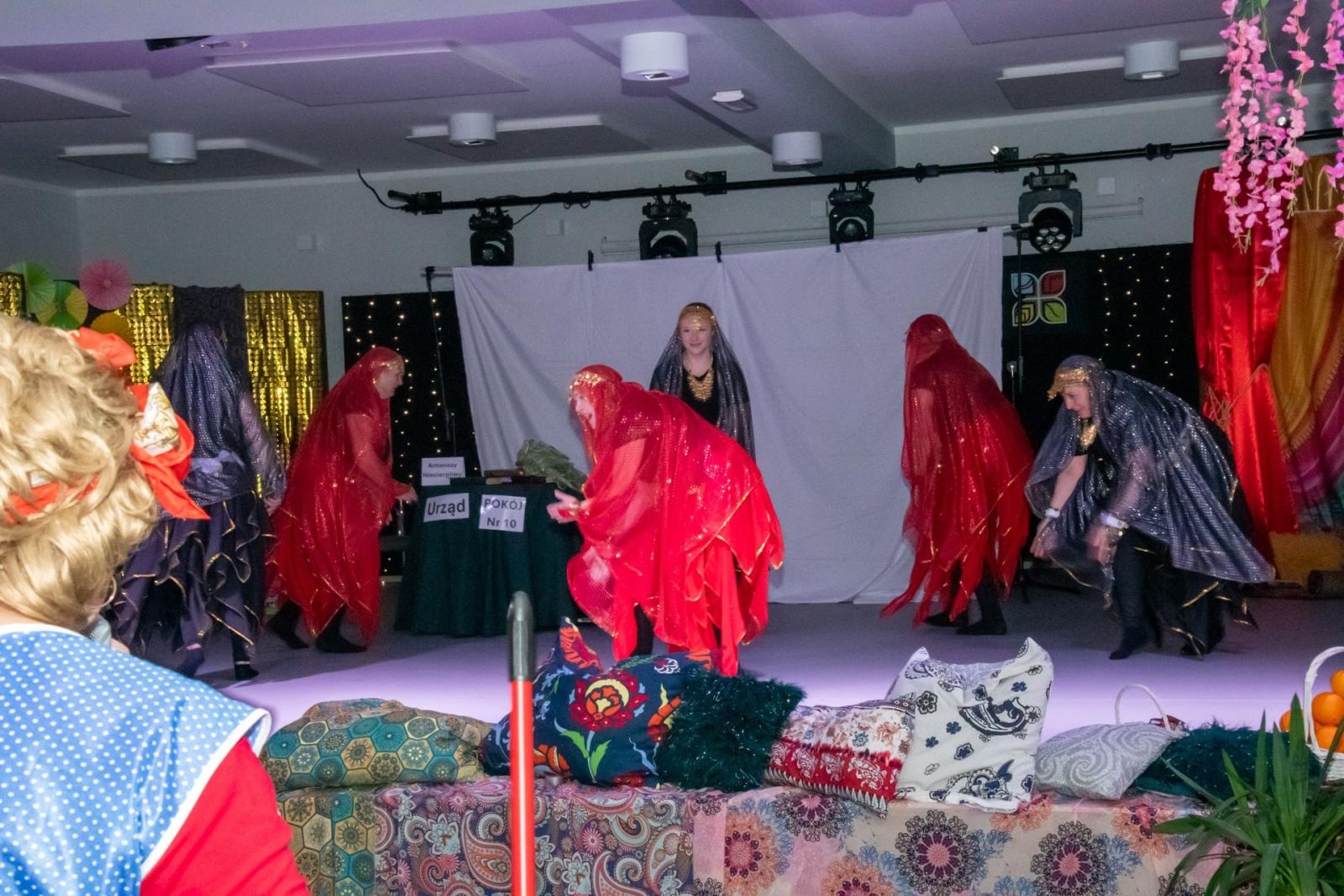 Zdjęcie w galerii na portalu naszraciborz.pl: W Tworkowie jak w Bollywood! Babski Comber w Roszarni [FOTO i WIDEO] wiadomości z regionu