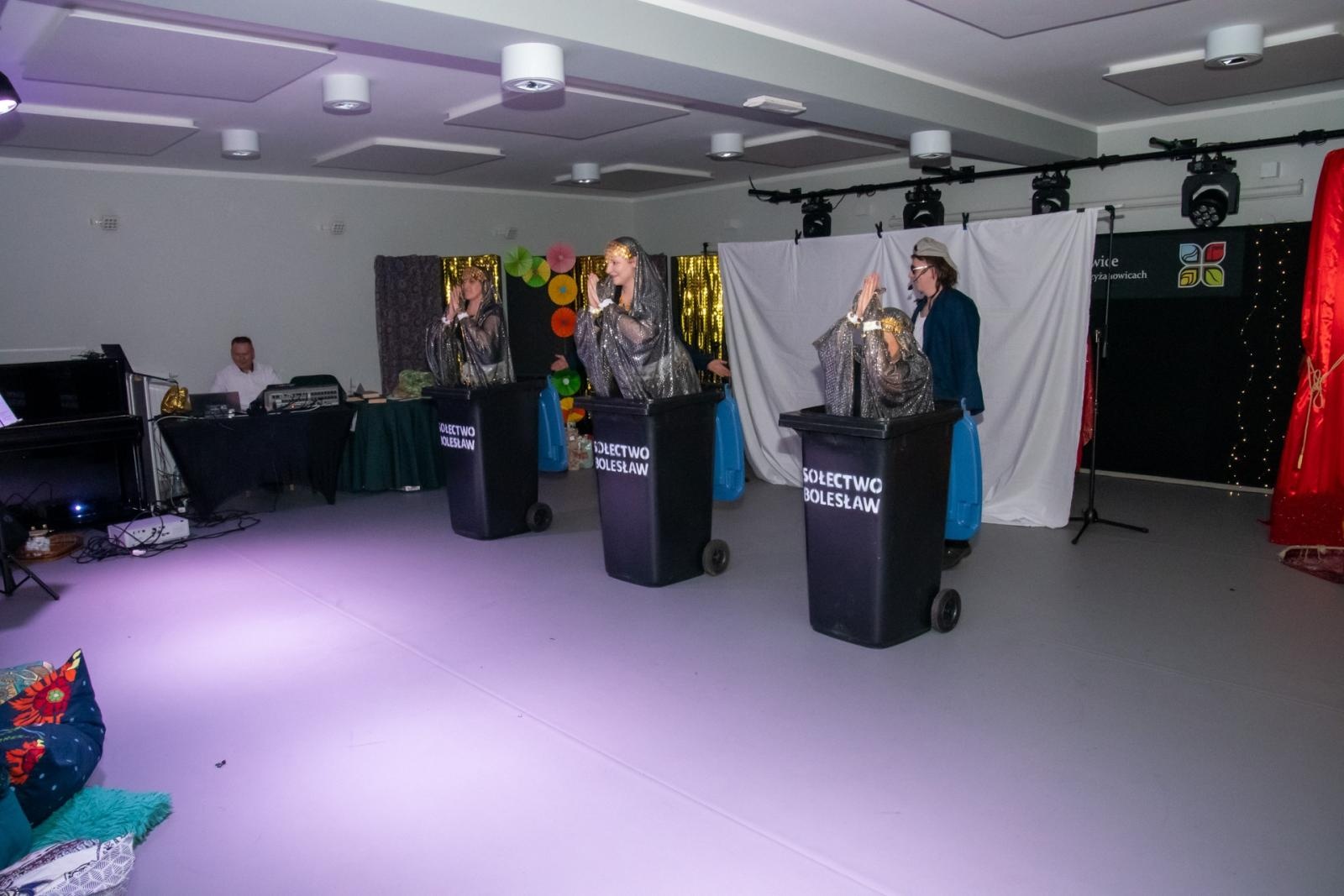 Zdjęcie w galerii na portalu naszraciborz.pl: W Tworkowie jak w Bollywood! Babski Comber w Roszarni [FOTO i WIDEO] wiadomości z regionu