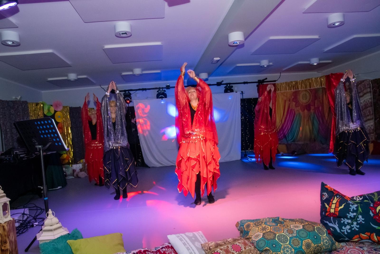 Zdjęcie w galerii na portalu naszraciborz.pl: W Tworkowie jak w Bollywood! Babski Comber w Roszarni [FOTO i WIDEO] wiadomości z regionu