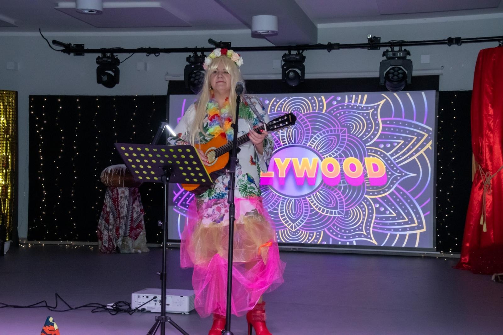 Zdjęcie w galerii na portalu naszraciborz.pl: W Tworkowie jak w Bollywood! Babski Comber w Roszarni [FOTO i WIDEO] wiadomości z regionu