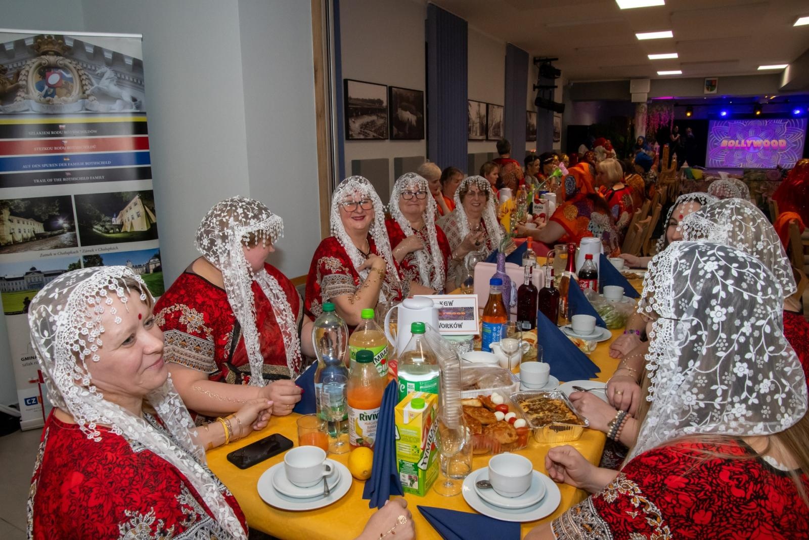 Zdjęcie w galerii na portalu naszraciborz.pl: W Tworkowie jak w Bollywood! Babski Comber w Roszarni [FOTO i WIDEO] wiadomości z regionu