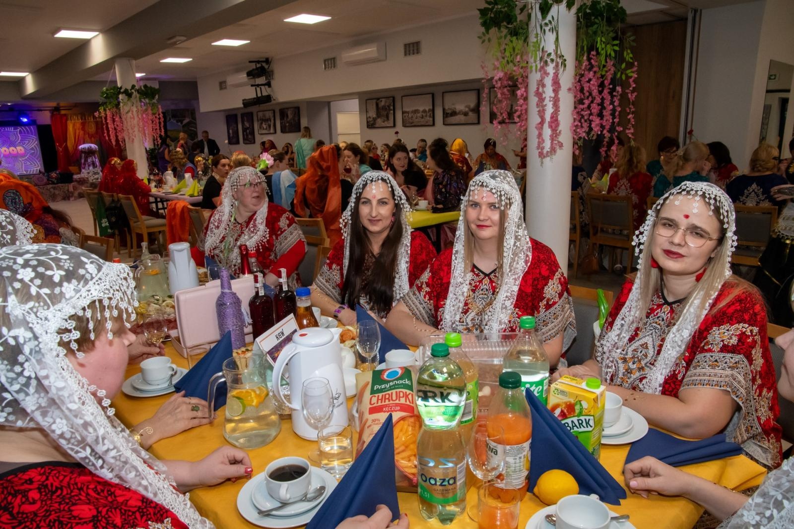 Zdjęcie w galerii na portalu naszraciborz.pl: W Tworkowie jak w Bollywood! Babski Comber w Roszarni [FOTO i WIDEO] wiadomości z regionu