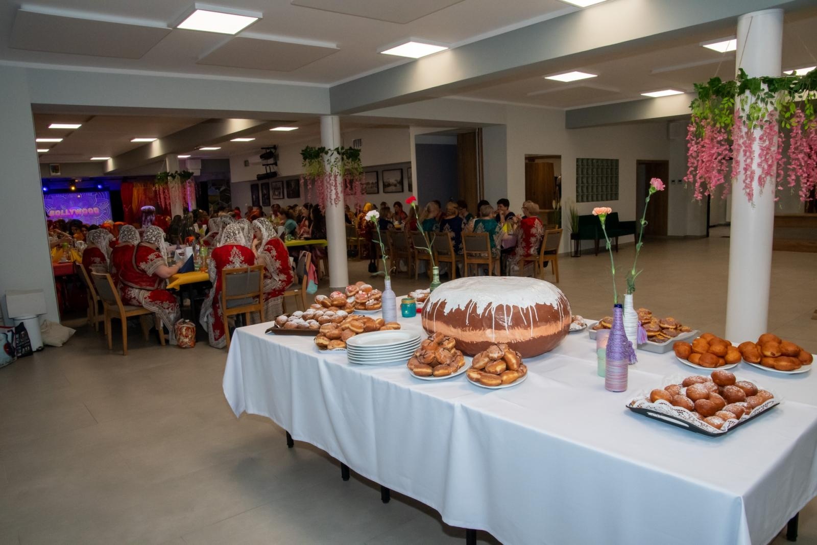 Zdjęcie w galerii na portalu naszraciborz.pl: W Tworkowie jak w Bollywood! Babski Comber w Roszarni [FOTO i WIDEO] wiadomości z regionu